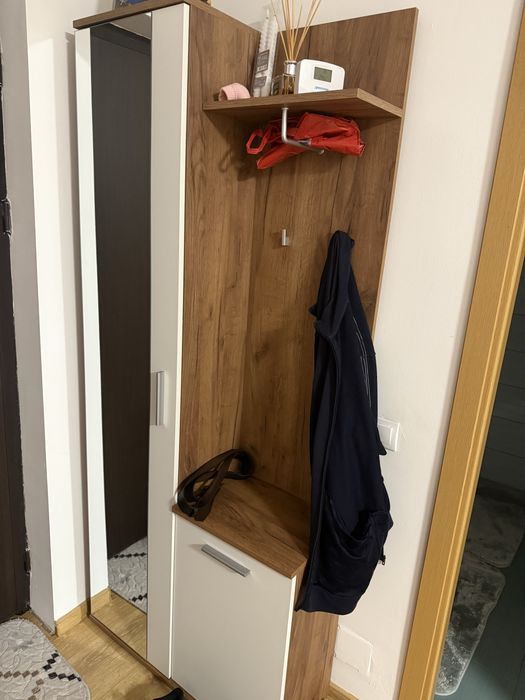 Vand cuier in stare foarte buna