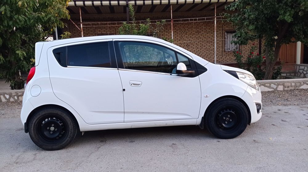 Spark avtomashinasi sotiladi