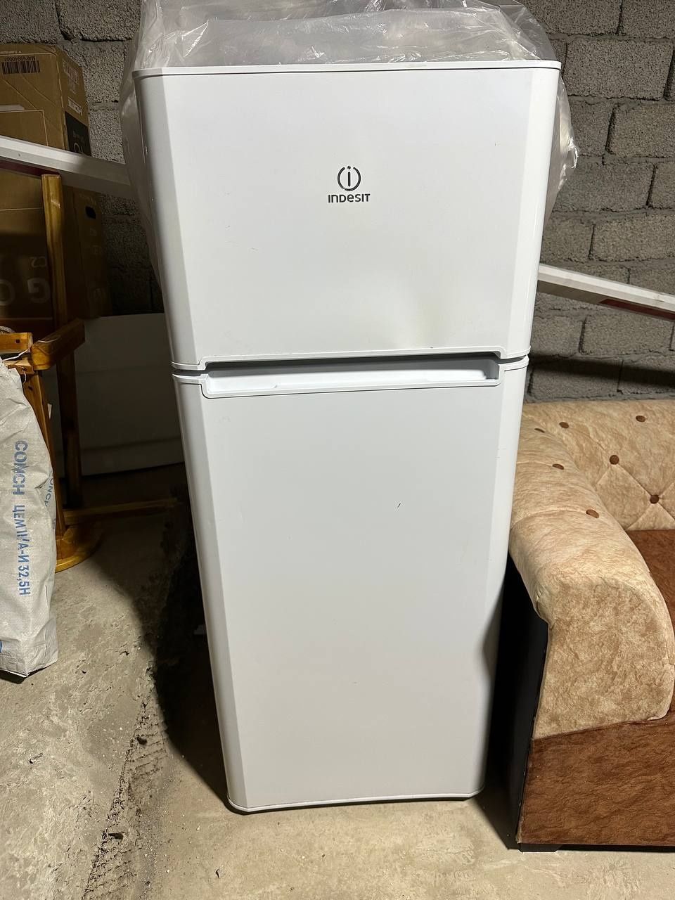 Холодильник : INDESIT,  продаю холодильник в идеальном состояние