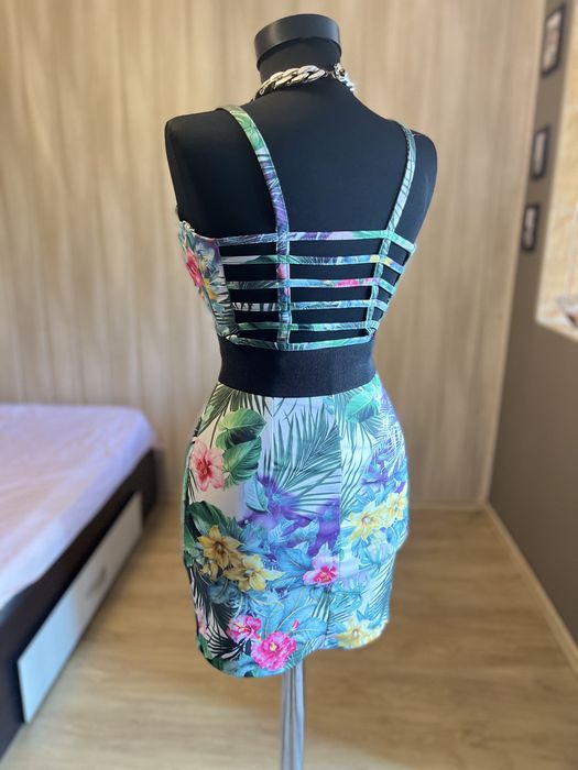 Rochie de vara verde albastru violet roz spatele gol model inflorat