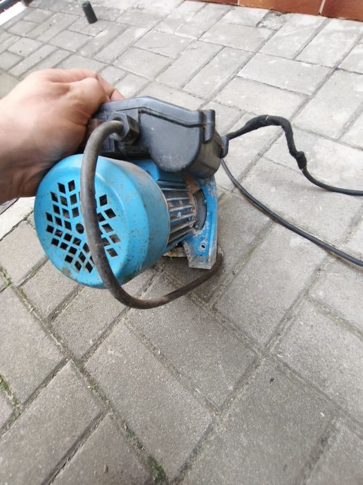 Motor electric cu buton