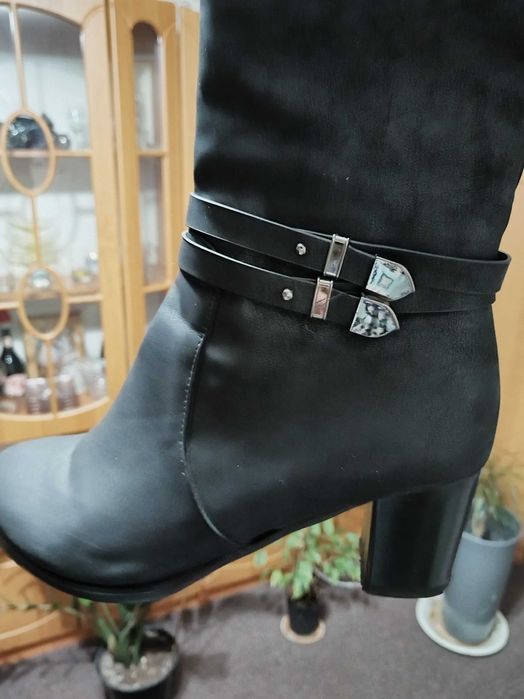 Продам женские сапоги