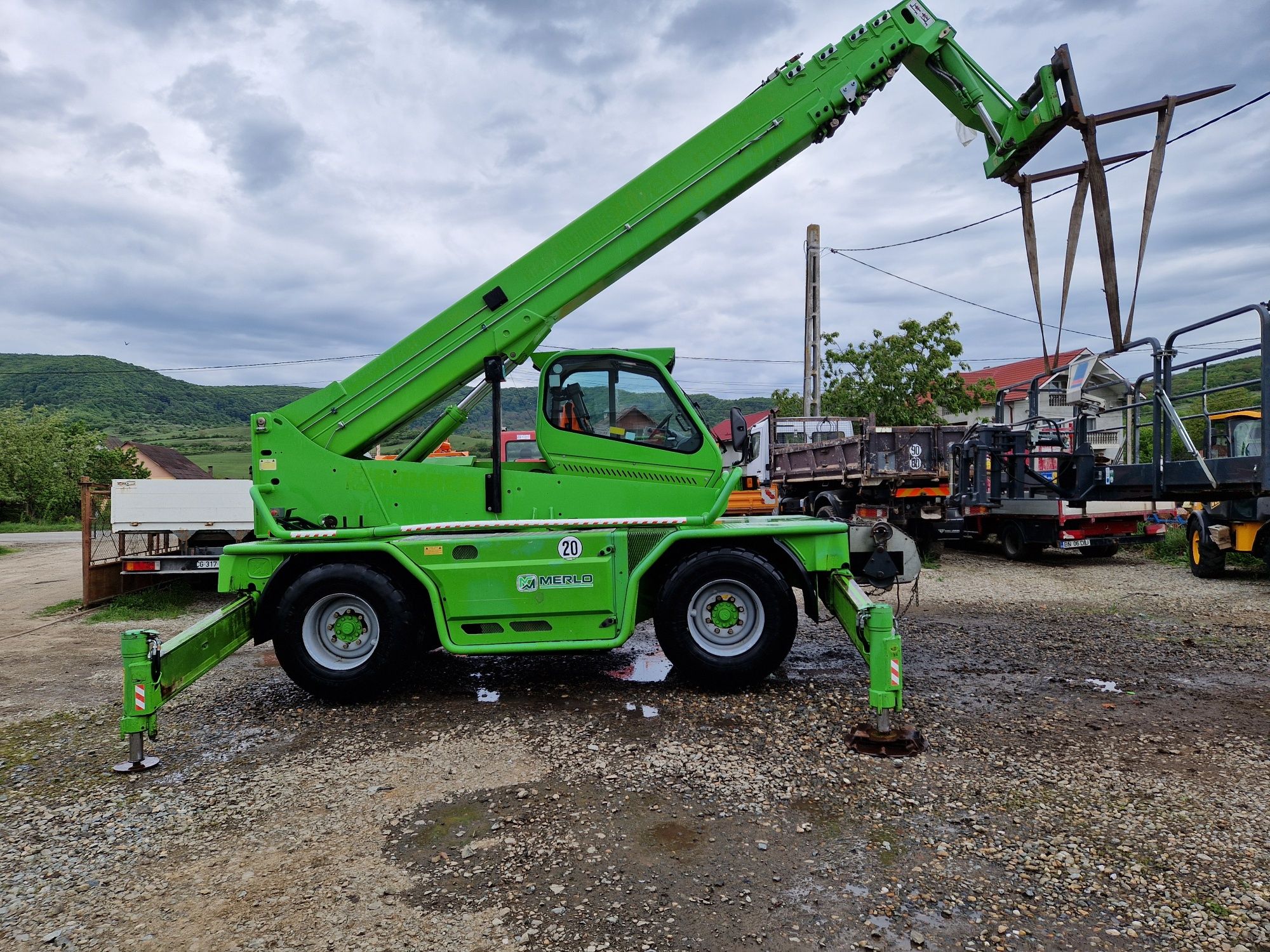 Încărcător frontal telescopic Merlo Roto4025