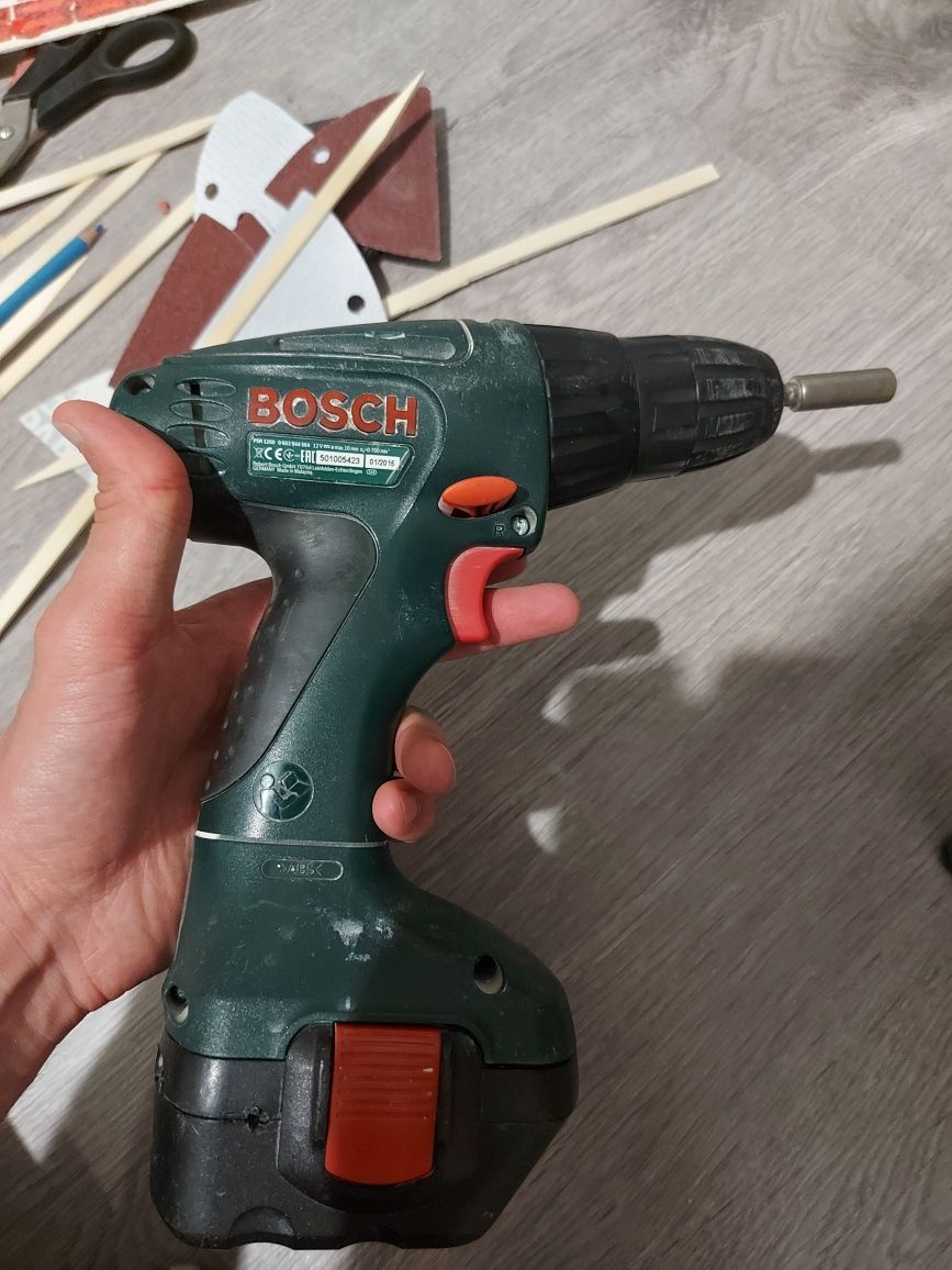 Винтоверт Bosch 12v