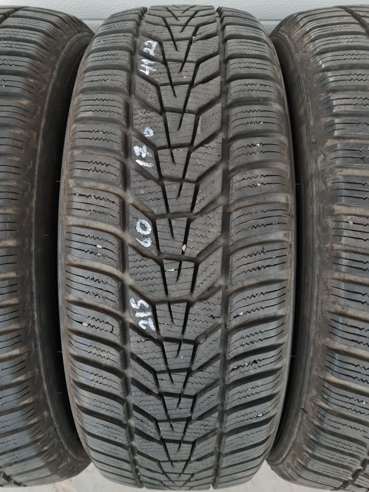 Зимни гуми 4 броя HANKOOK WinterIcep Evo3 215 60 R17 дот 4122