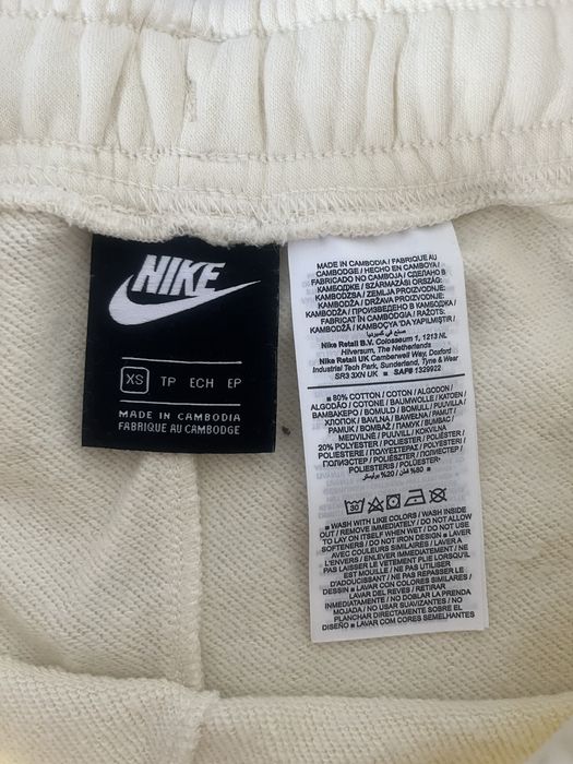 Дамско долнище на Найк NIKE
