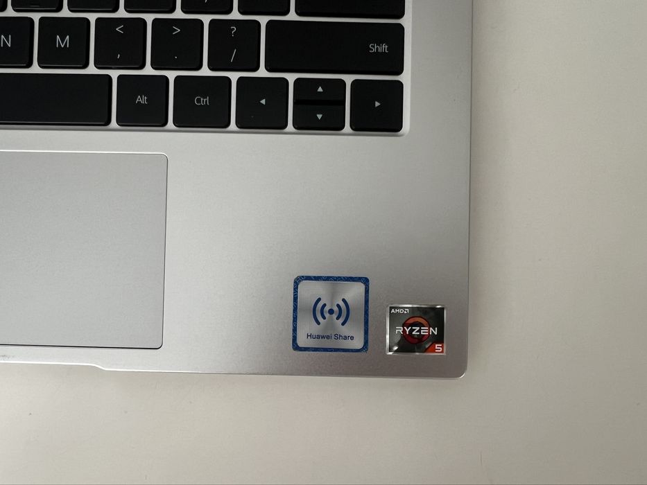 Laptop Huawei MateBook D14 – elegant, ușor și performant!