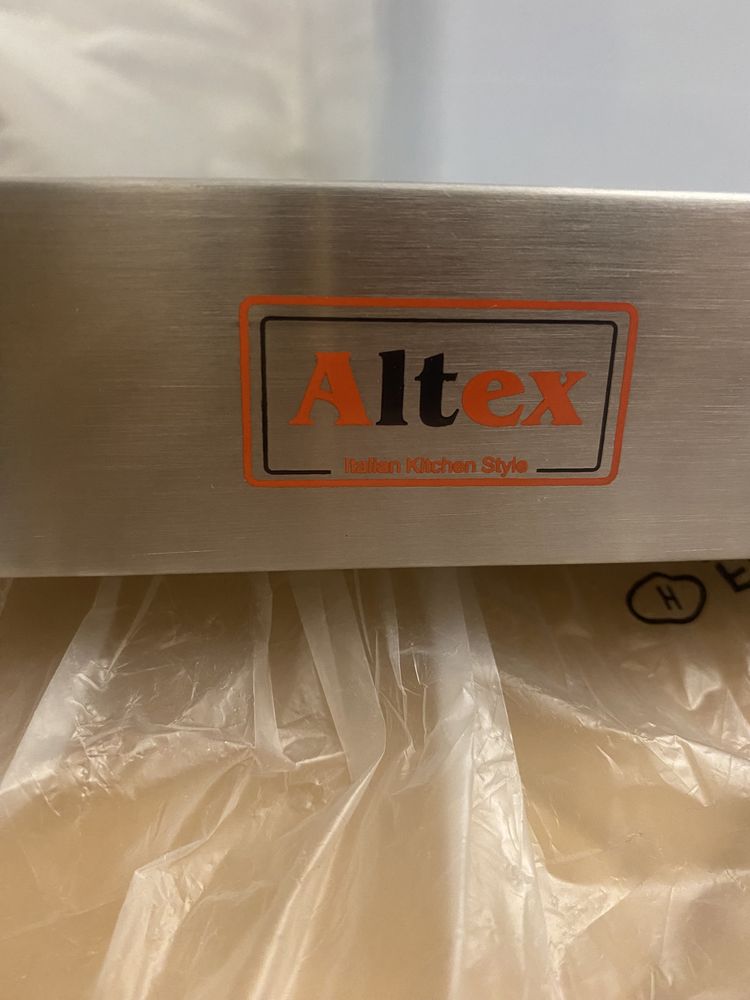 Продам кухонную вытяжку ALTEX