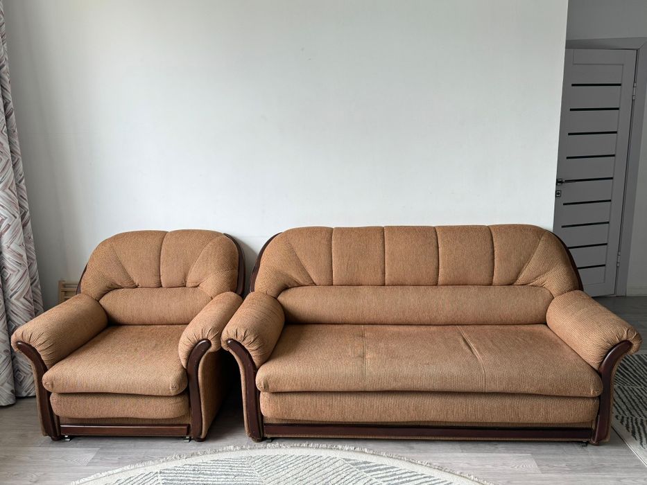 Продам комплект для гостиной, 2 дивана и кресло.