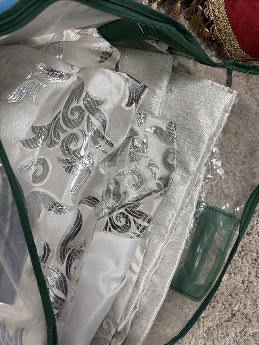 Шторы в отличном состоянии . Две разные цвета .