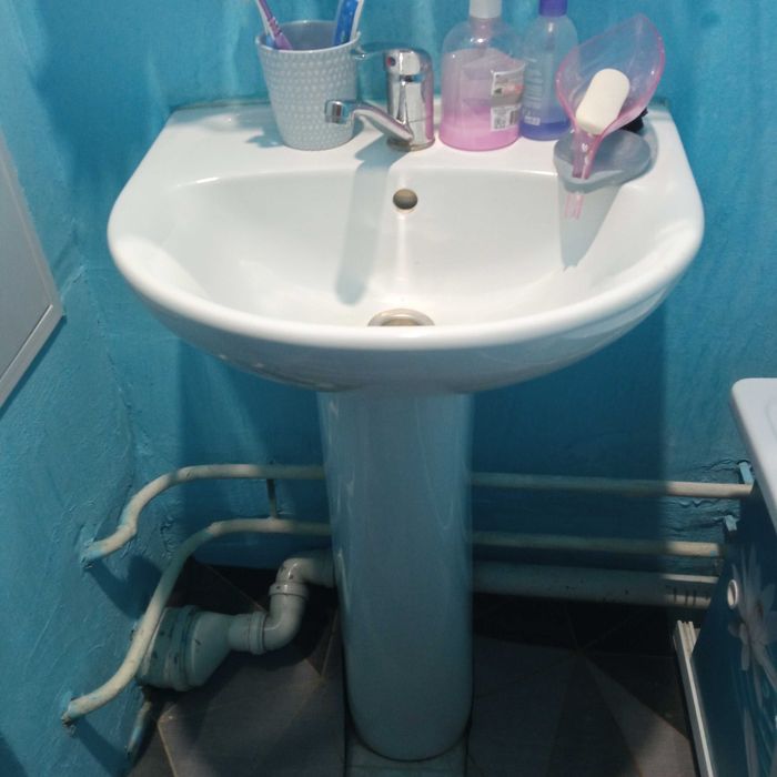 Продам раковину тюльпан новый