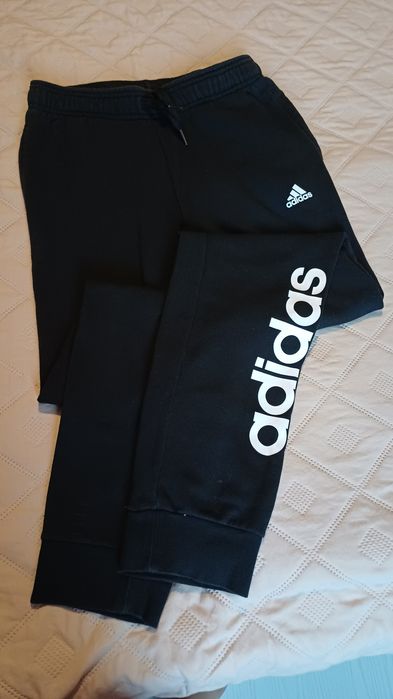 Долнище на Adidas в отлично състояние