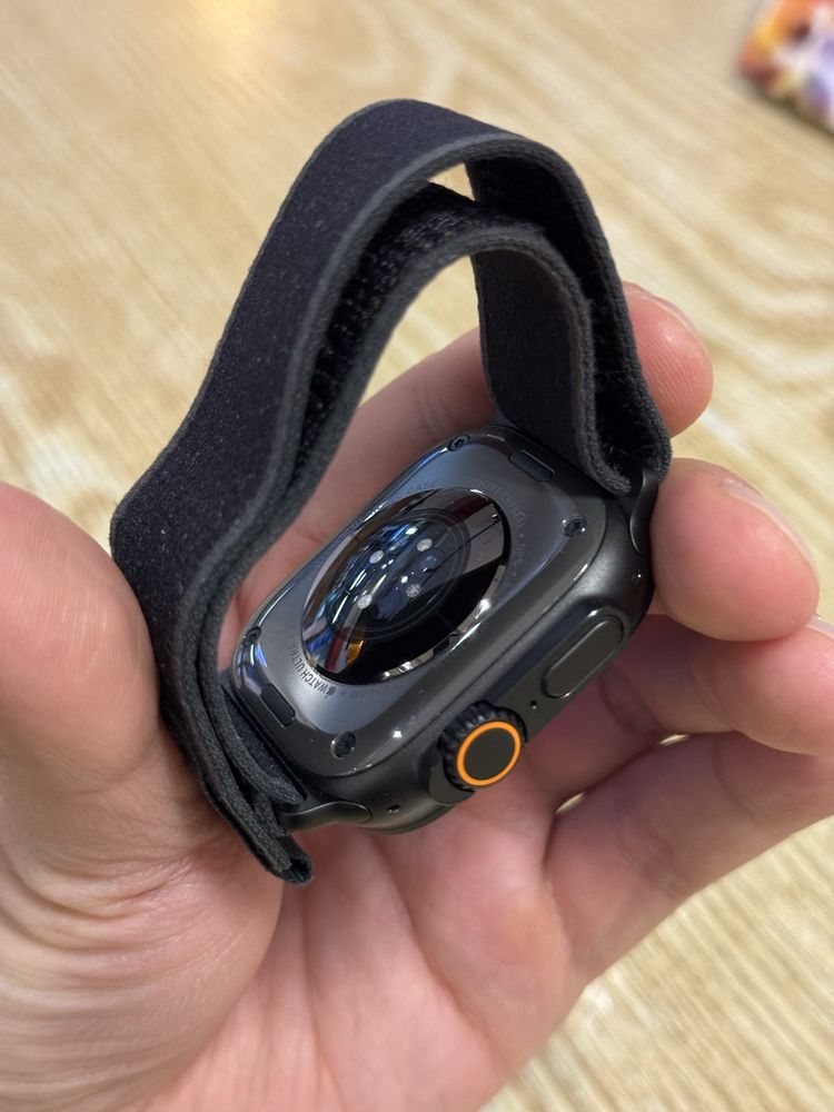 Apple Watch Ultra 2 Black Titanium в отличном состоянии