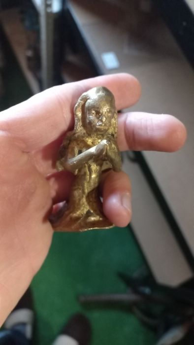 Малки стари бронзови фигури