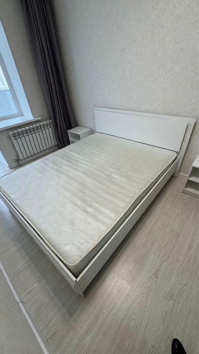 Продам кровать с матрасом 160*200