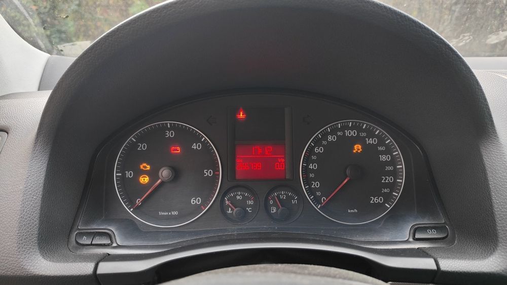 Vand golf 5 pentru dezmembrare