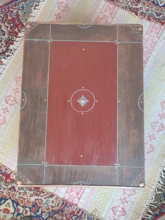 Masă antică de la începutul secolului al XIX-lea.-lea