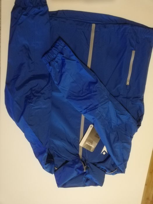 Geaca macron antivânt și ploaie