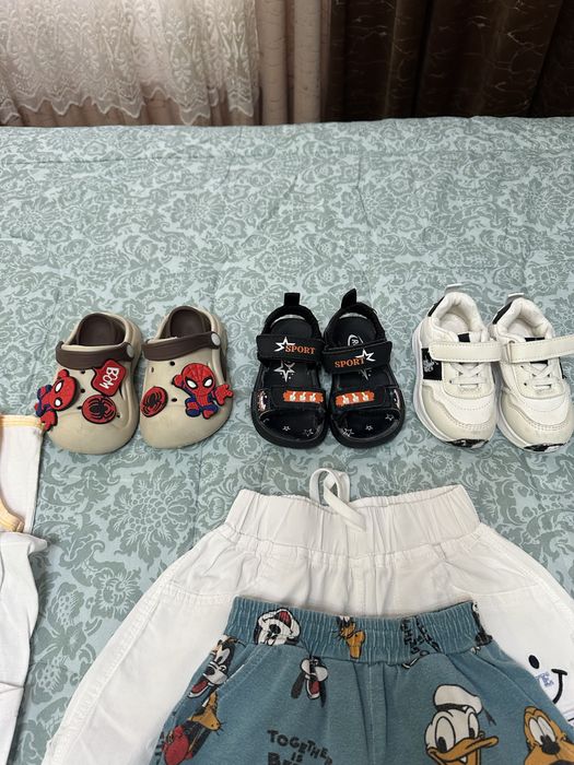 Детские постели, одежда и кенгуру всё вместе отдам всего за 100 тысяч.