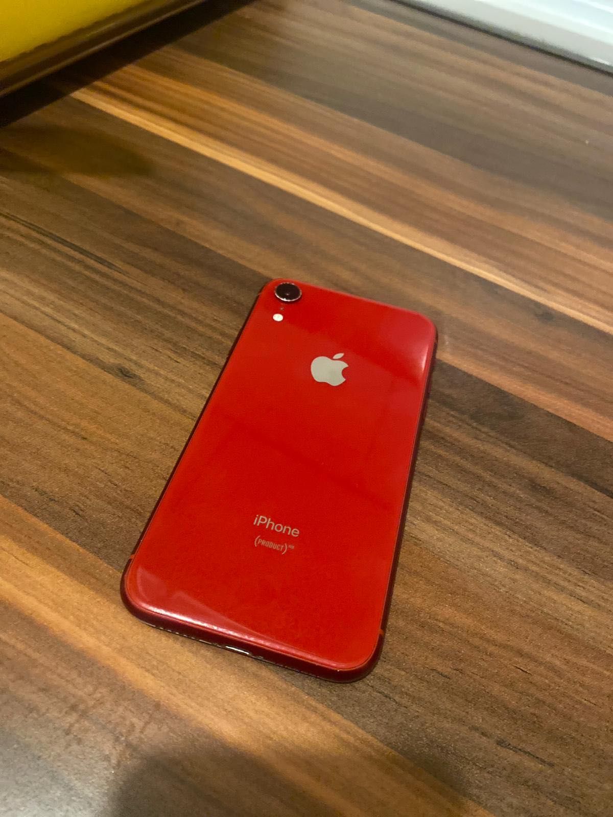 -vănd iPhone XR RED 64 GB telefonul arată foarte bine