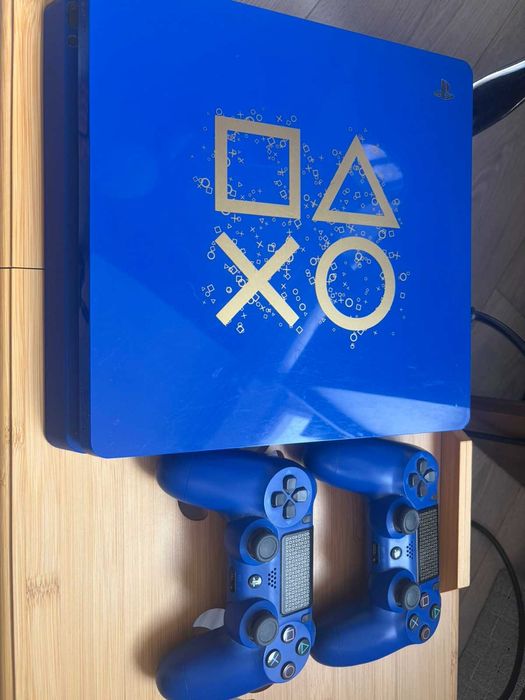 Продавам PlayStation 4 Slim 500GB Days Of Play Blue Limited Edition