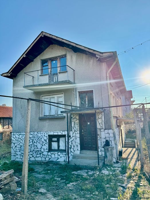 Продава се масивна къща в с. Бъта, общ. Панагюрище, обл. Пазарджик