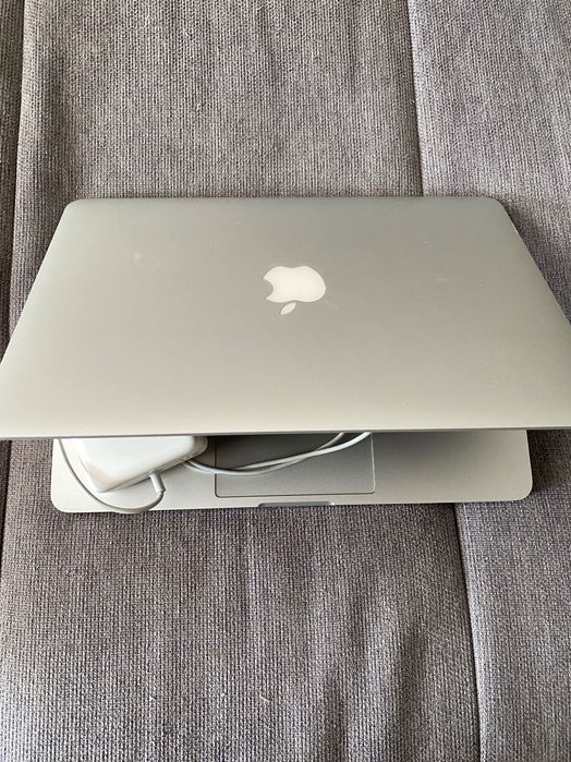 Mac book pro 50 000