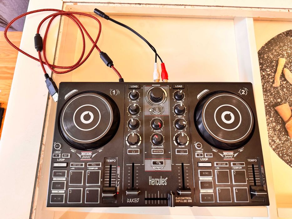 Контролер Hercules DJControl Inpulse 200