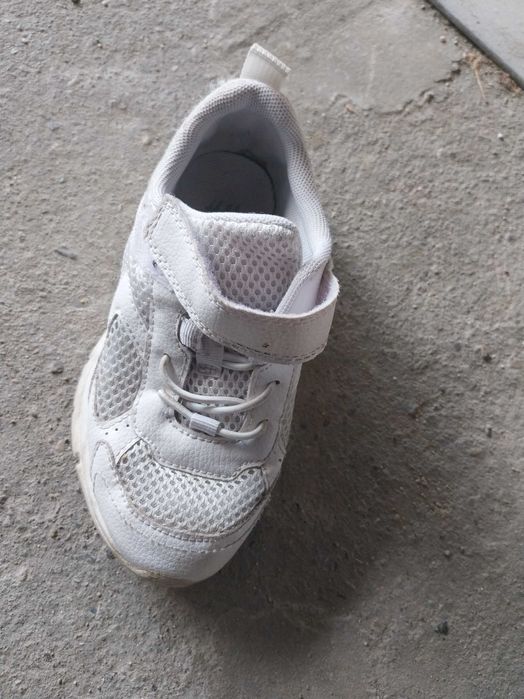 adidasi fetite marca HM