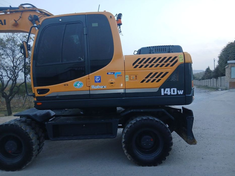 Hyundai 140 Sotiladi