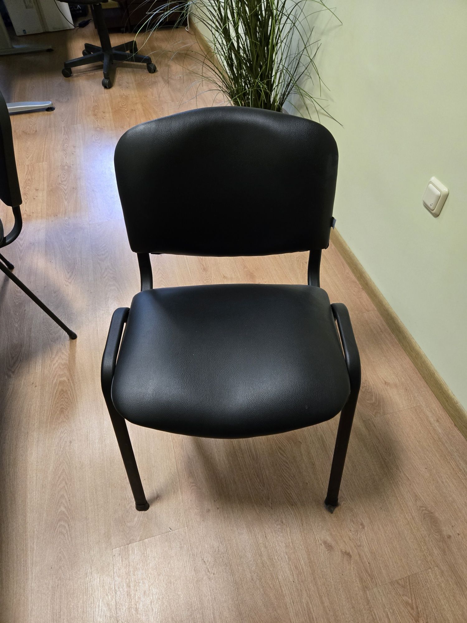Продавам Офис Обзавеждане