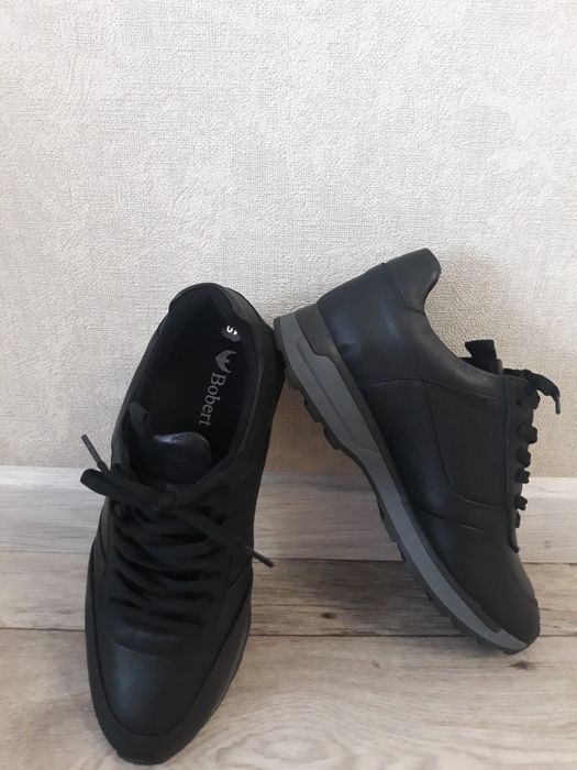 Продам новые  натуральная кожа кроссовки  производства Турция