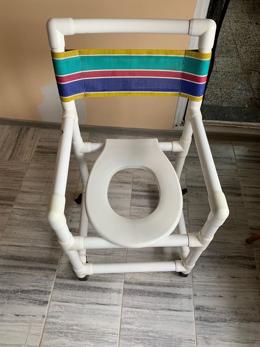 Инвалиден стол за тоалетна