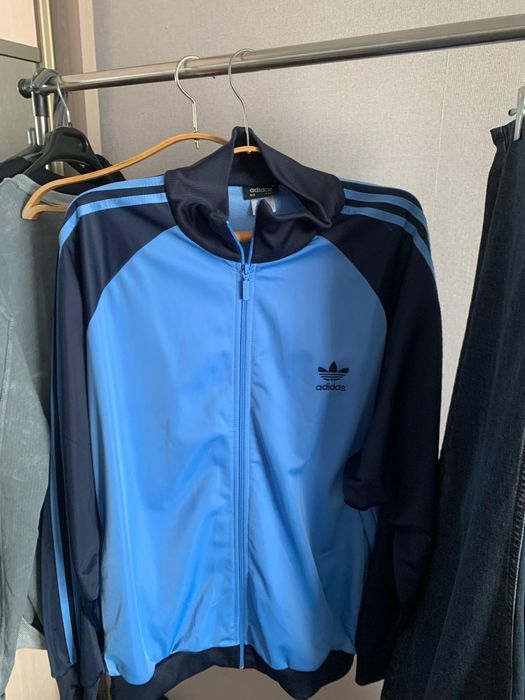 Мужской спортивный костюм