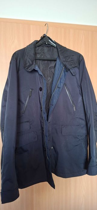 Geaca de barbati de toamna Zara, impecabila, neagra, un pic lucioasa.