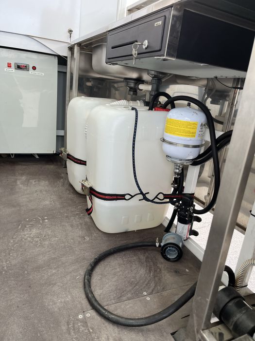 СПЕШНО! Каравана за бързо хранене