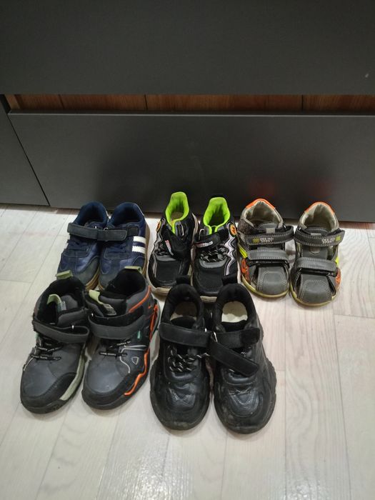 Отдам детскую обувь на мальчика