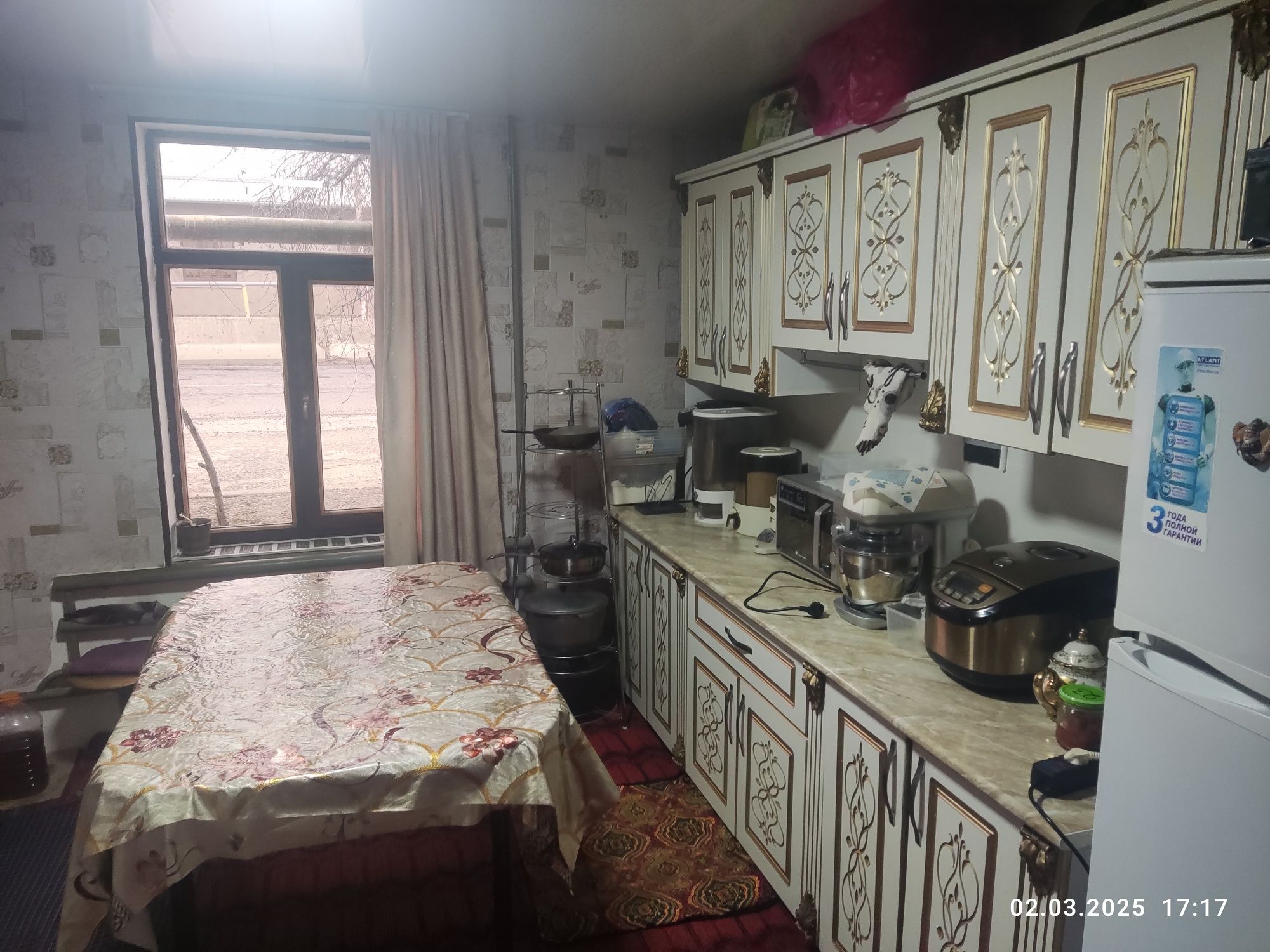 Уй сотилади срочно Азадбашта йул буйида мебель билан