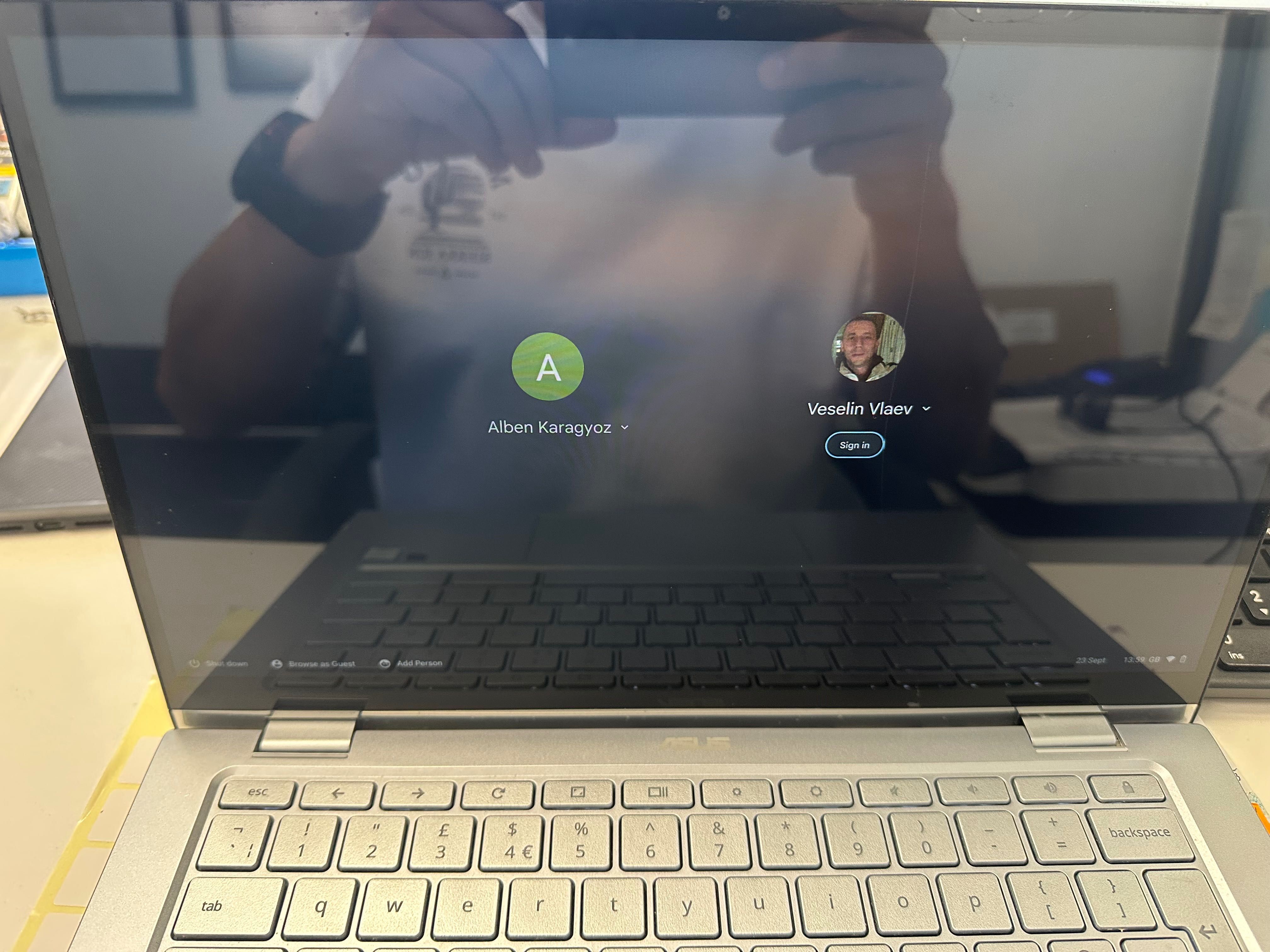 Лаптоп Asus C433T Notebook за части!