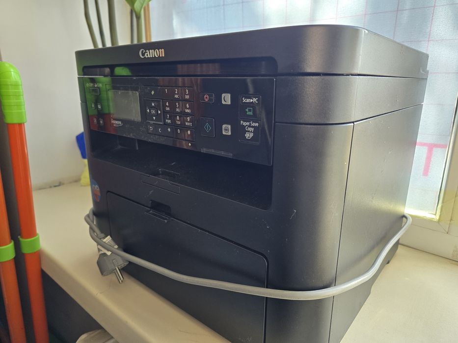 Срочно продам принтер Canon i-sensys MF211