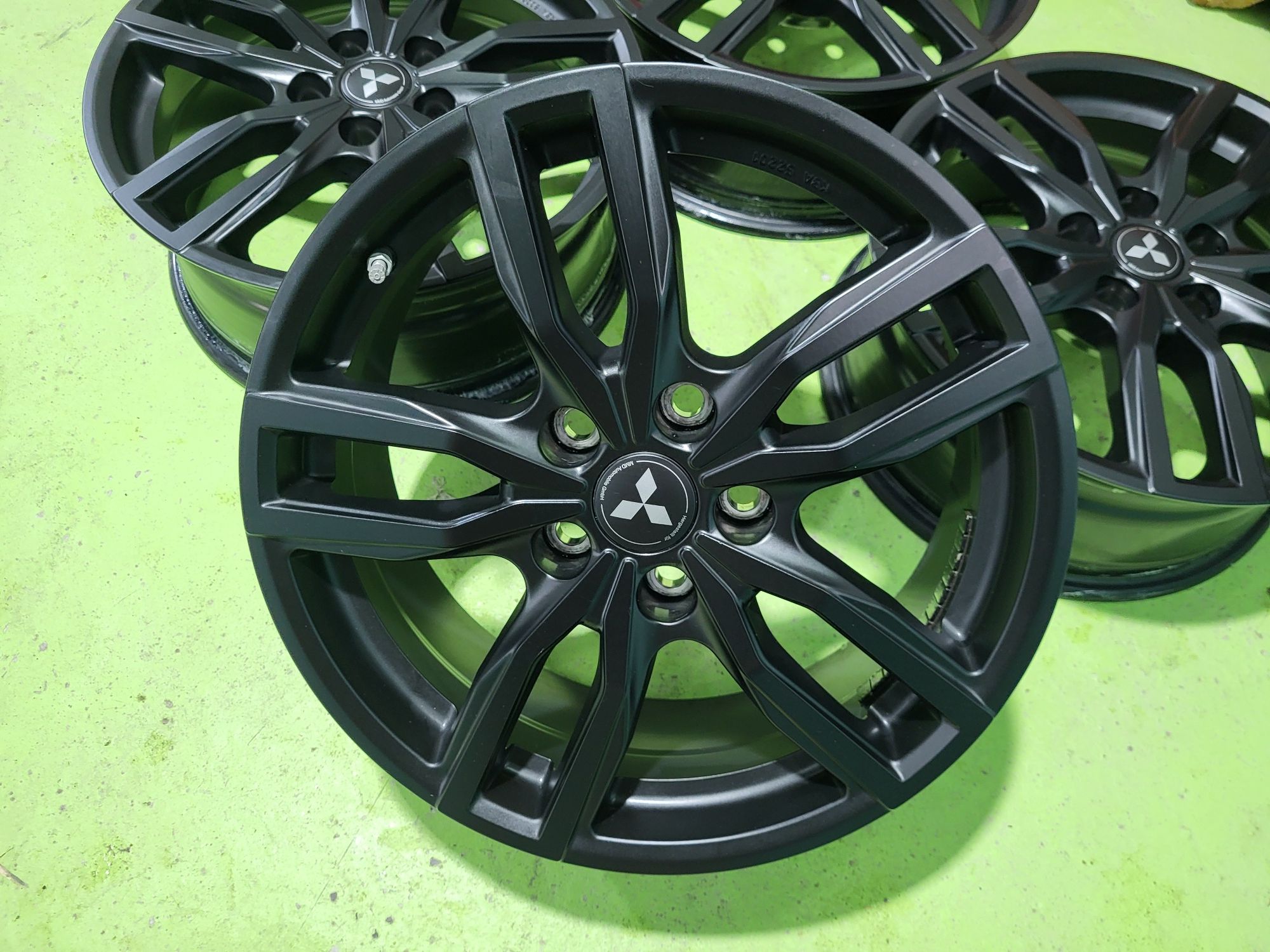 17 5x114.3 Mitsubishi лети джанти 5х114.3 мицубиши