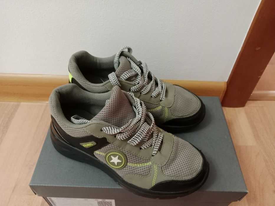 Продам качественные детские кроссовки на мальчика размер 35 за 3000 т.