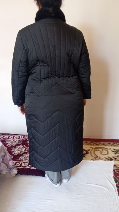 Ayollar kurtkasi sotiladi