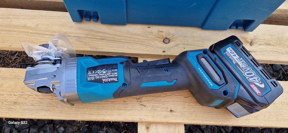 Makita polizor pe acumulator de 40 V