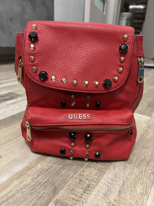 Раница Guess.