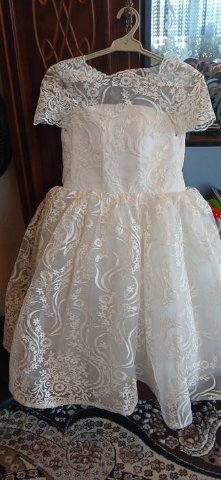 Срочно продаются новые детские платья на девочек 2-7лет