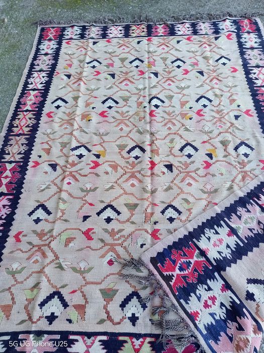 Ръчно тъкан чипровски килим