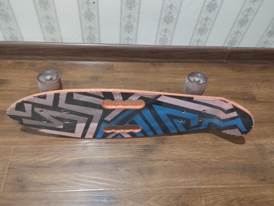 Скейтборд в отличном состоянии