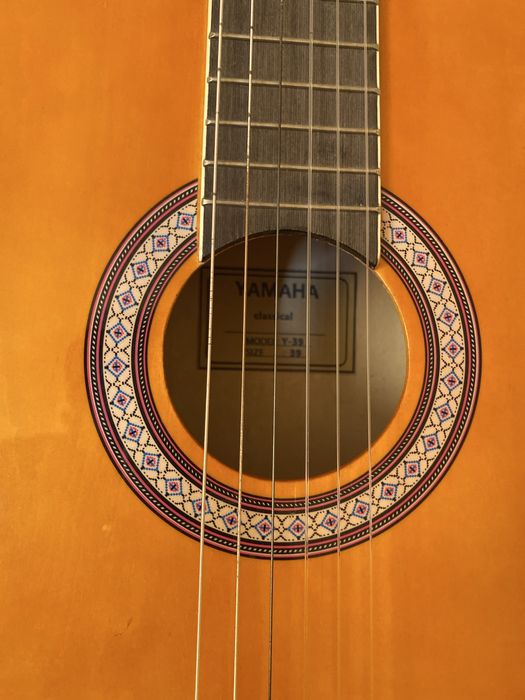 Gitara sotiladi yamaha narxini otib beraman