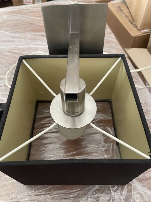 Практична Стенна лампа